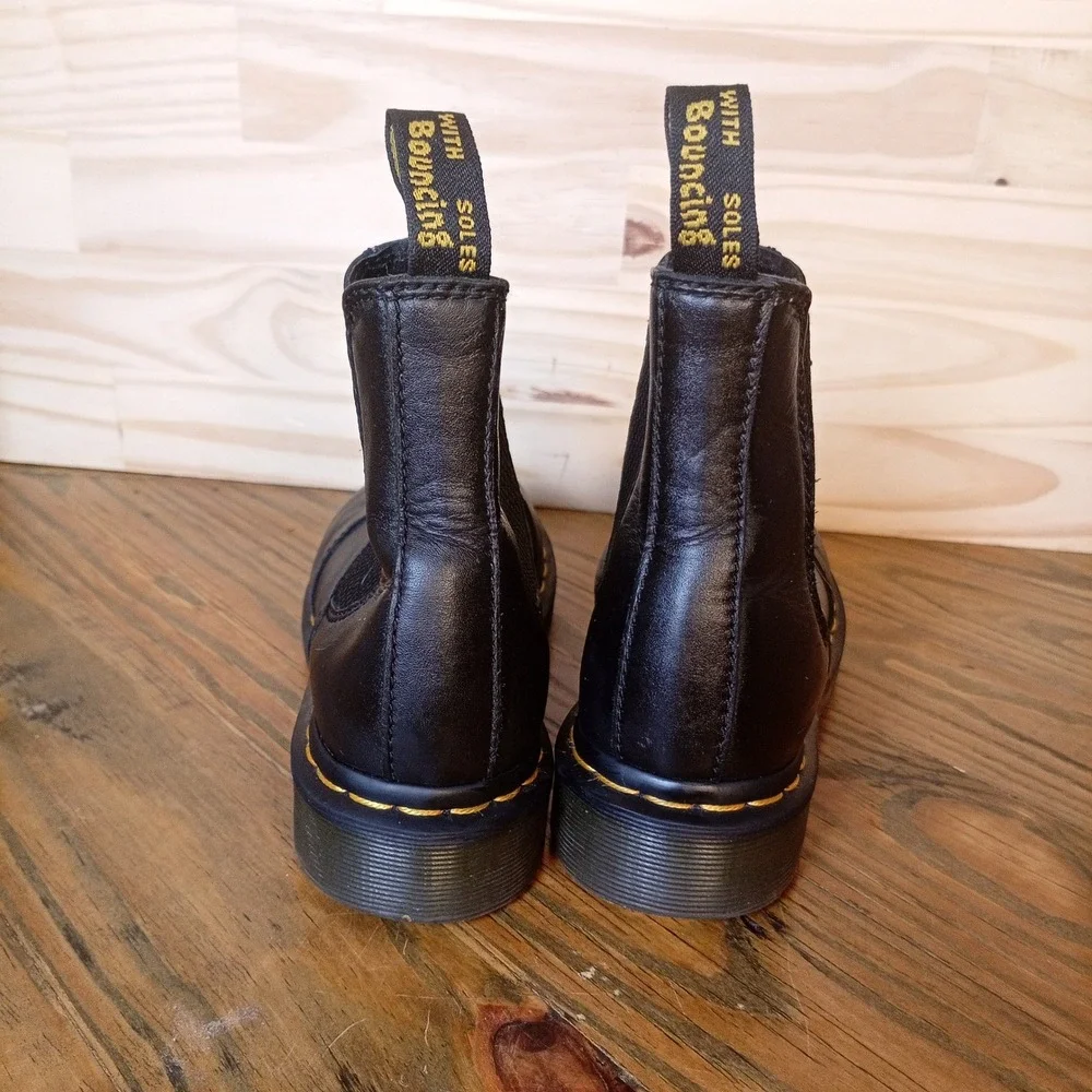 Dr. Martens Chelsea Boots women's size 62976 Black Leather  Yellow Stitch AW004